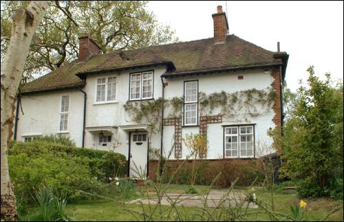 18 Oakwood Road